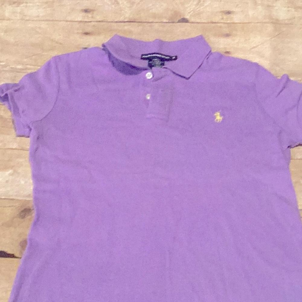 Girls polo shirt shirt sleeves.
